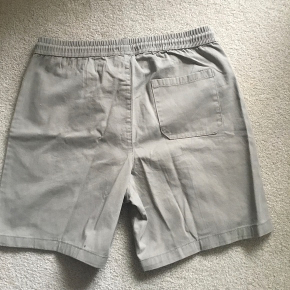 New Look Relaxed Fit Pull On Shorts Khaki Medium - Picture 3 of 3